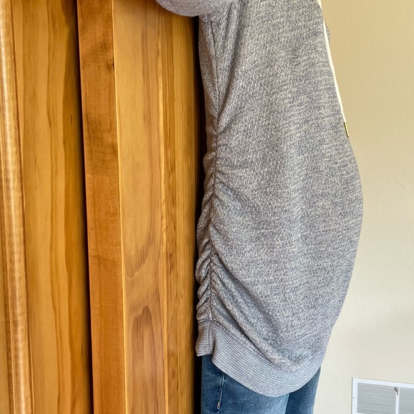 Maternity sweatshirt - Picture 3 of 6